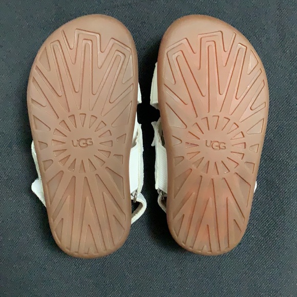 Infant Girl’s UGG Sandals - Picture 4 of 7